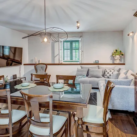 Majestic 3-bedroom Luxury Daire