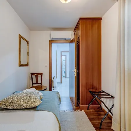 Majestic 3-bedroom Luxury Apartamento Split