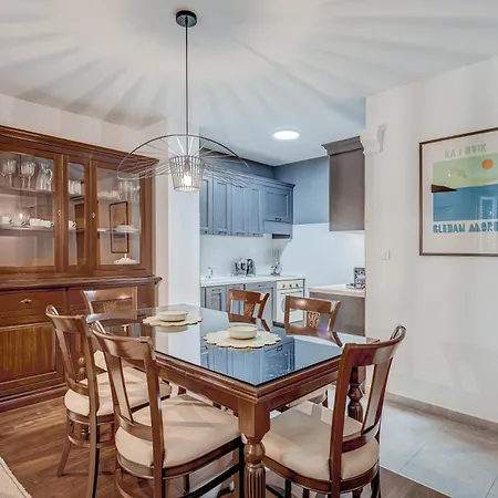 Majestic 3-bedroom Luxury