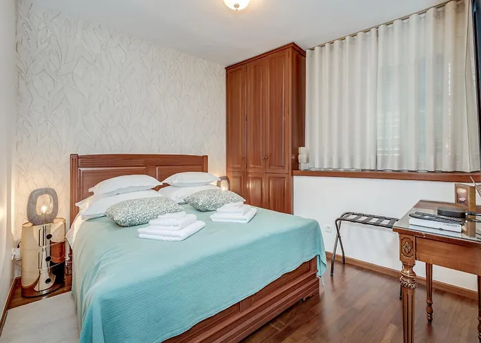 Majestic 3-bedroom Luxury Apartamento *