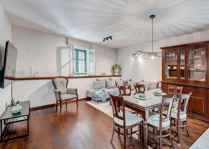 Majestic 3-bedroom Luxury *