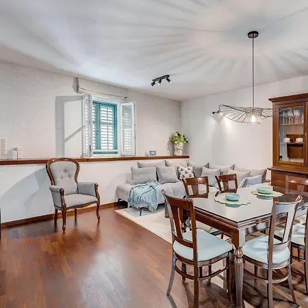 Majestic 3-bedroom Luxury *